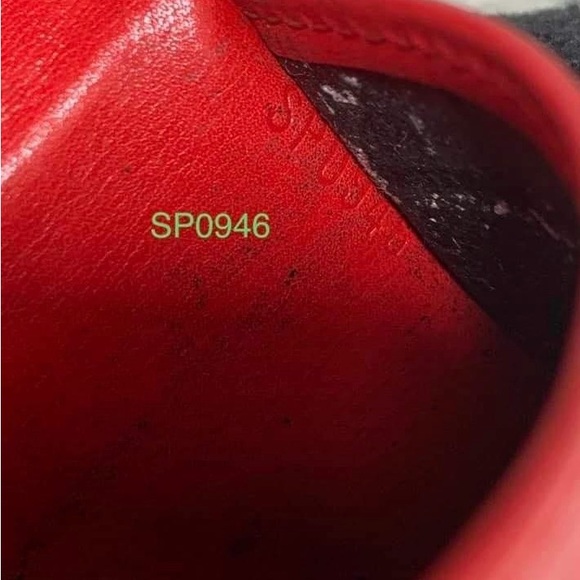 Louis Vuitton read Epi wallet - Picture 8 of 8